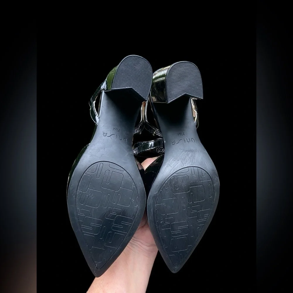 Unisa-New w/o box size7.5 “Marliee” vegan patent point toe w/3.25” block heel
